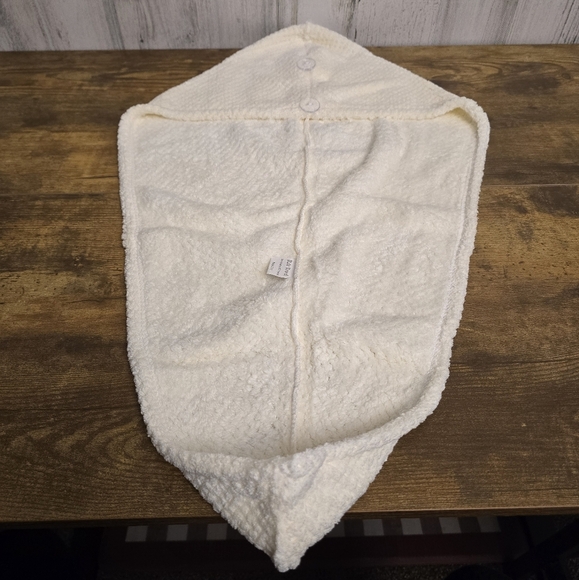 3/$15 New without tags cream colored quick drying Hair Towel - Picture 1 of 6